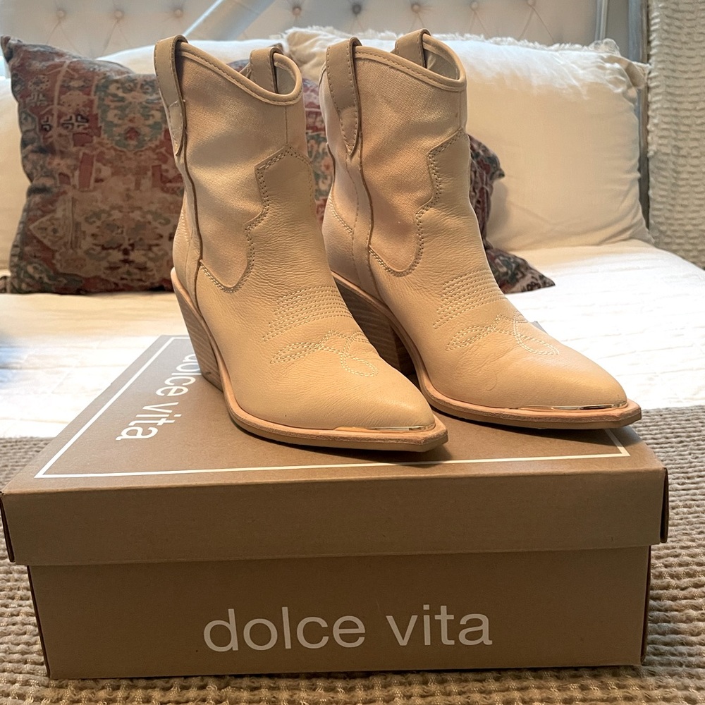 Dolce Vita Nashe Vanilla Nubuck Bootie